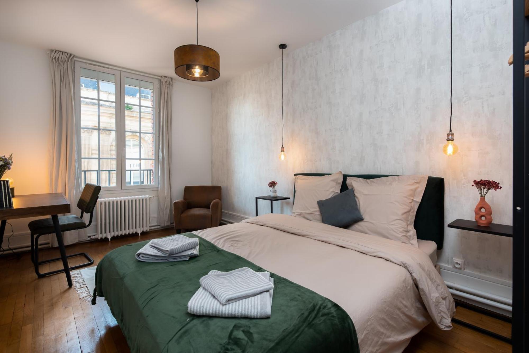 Appartement Luxueux 3ch - De *